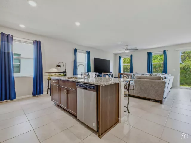 3-bedroom home for sale in West Palm Beach - 5720 Mentmore Drive - MondialRealty