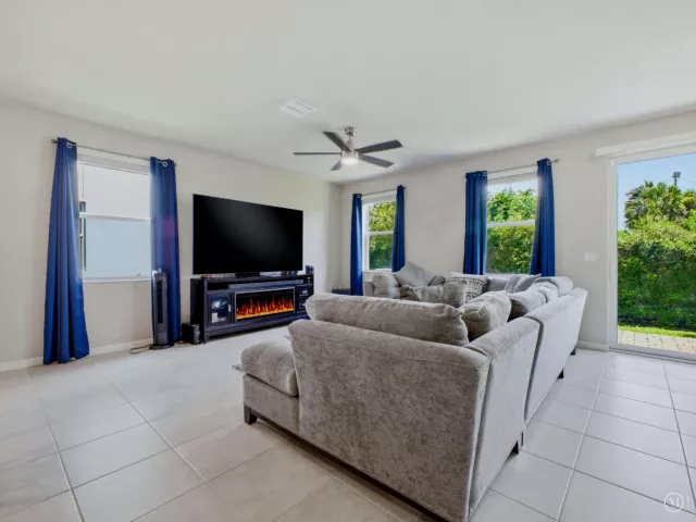 3-bedroom home for sale in West Palm Beach - 5720 Mentmore Drive - MondialRealty