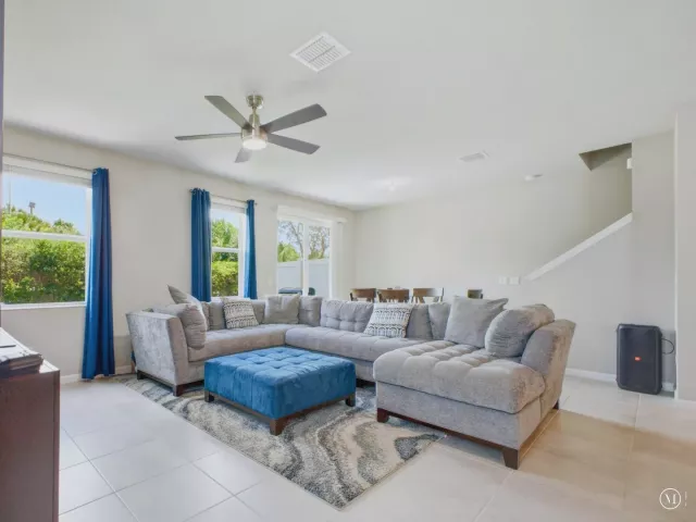 3-bedroom home for sale in West Palm Beach - 5720 Mentmore Drive - MondialRealty