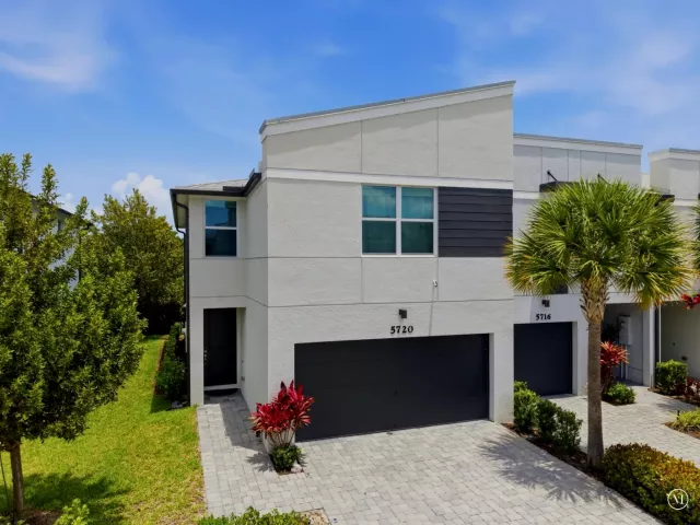3-bedroom home for sale in West Palm Beach - 5720 Mentmore Drive - MondialRealty