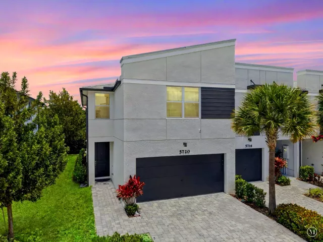 3-bedroom home for sale in West Palm Beach - 5720 Mentmore Drive - MondialRealty