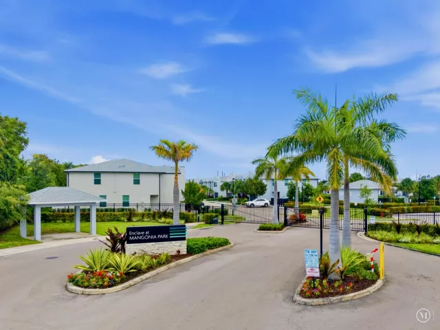 3-bedroom home for sale in West Palm Beach - 5720 Mentmore Drive - MondialRealty