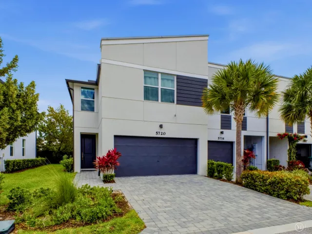 3-bedroom home for sale in West Palm Beach - 5720 Mentmore Drive - MondialRealty