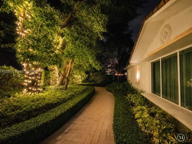 4-bedroom home for sale in Miami - 7980 SW 52nd Ave - MondialRealty