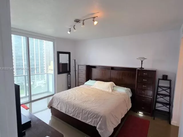 2-bedroom condo for rent in Miami - 1060 Brickell Ave 2201 - MondialRealty
