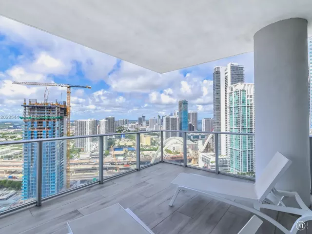3-bedroom condo for rent in Miami - 851 NE 1st Ave 3201 - MondialRealty
