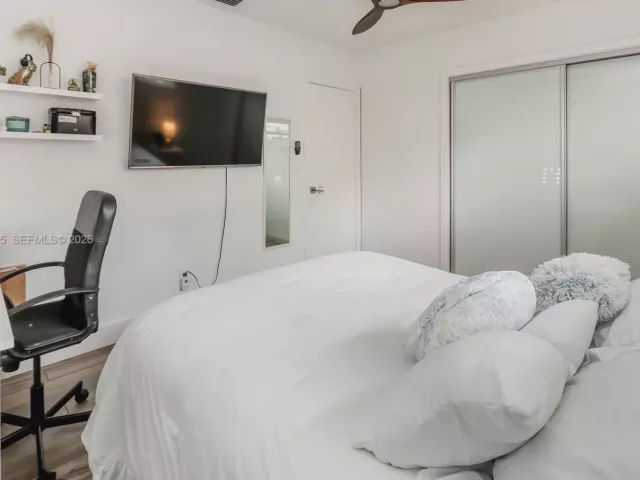 4-bedroom home for sale in Hollywood - 3641 N 55th Ave - MondialRealty