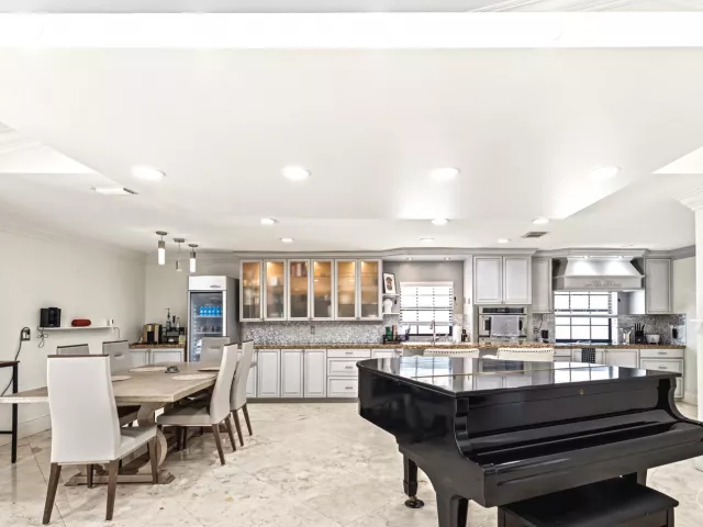3-bedroom home for sale in Boca Raton - 5223 Deerhurst Crescent Circle - MondialRealty