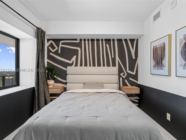 2-bedroom condo for sale in Miami - 700 NE 24th St 5206 - MondialRealty