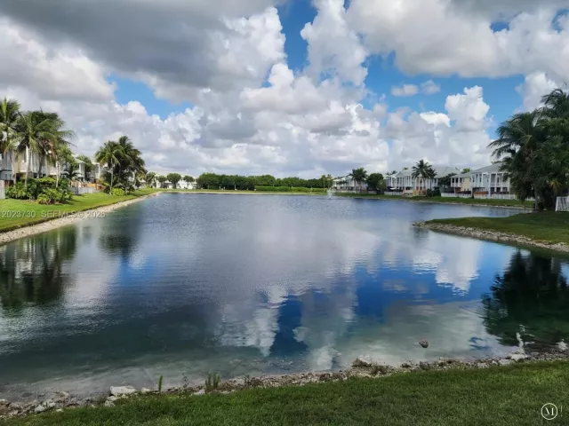 3-bedroom home for rent in Doral - 7510 NW 107th Pl - MondialRealty