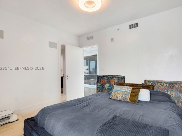 1-bedroom condo for sale in Miami - 1451 Brickell Ave 1604 - MondialRealty