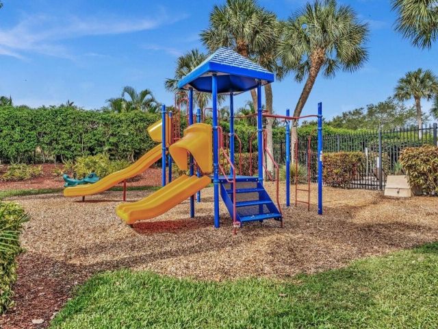 4-bedroom home for sale in Boca Raton - 22057 Palm Grass Drive - MondialRealty