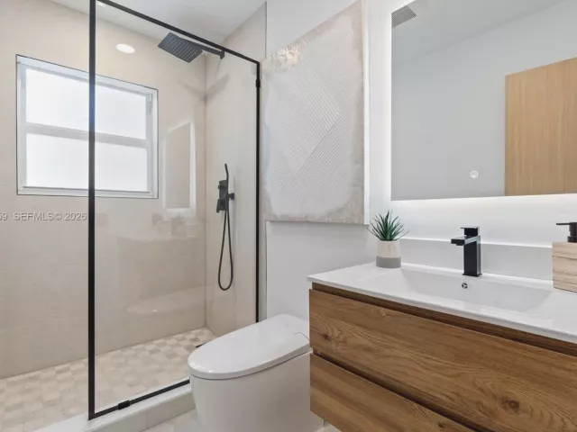 3-bedroom home for sale in Fort Lauderdale - 5170 NE 18th Ter - MondialRealty