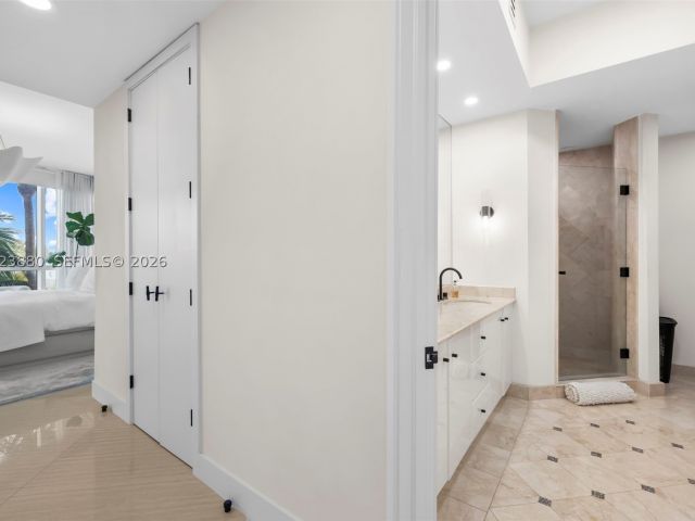 2-bedroom condo for sale in Miami Beach - 100 S Pointe Dr 509 - MondialRealty