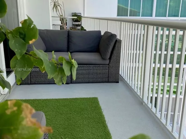 1-bedroom home for sale in Miami Beach - 5401 Collins Ave 339 - MondialRealty