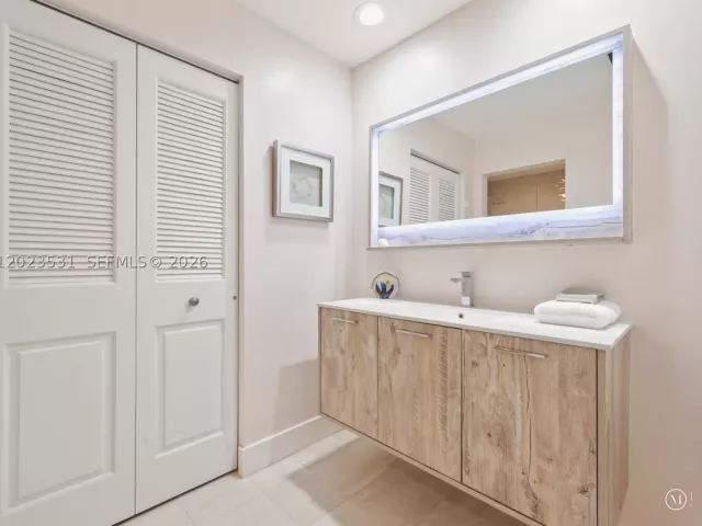 2-bedroom condo for rent in Miami Beach - 2425 Fisher Island Dr 5205 - MondialRealty