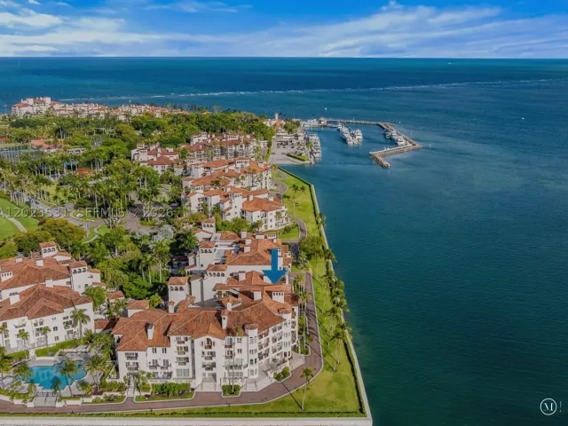 2-bedroom condo for rent in Miami Beach - 2425 Fisher Island Dr 5205 - MondialRealty