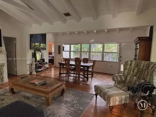 2-bedroom home for rent in Miami - 8228 NE 8th Ct - MondialRealty