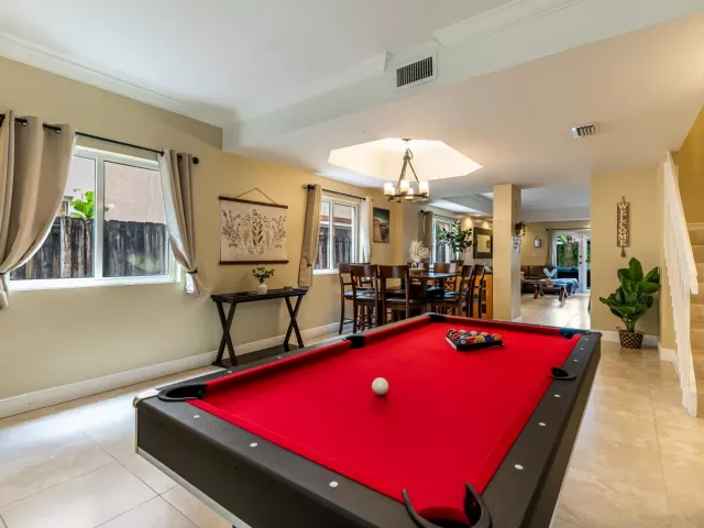 5-bedroom home for sale in Fort Lauderdale - 1721 SW 23rd Street 1721 - MondialRealty