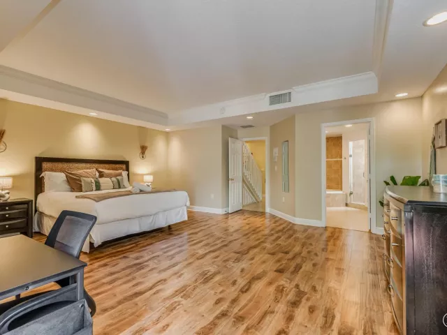 5-bedroom home for sale in Fort Lauderdale - 1721 SW 23rd Street 1721 - MondialRealty