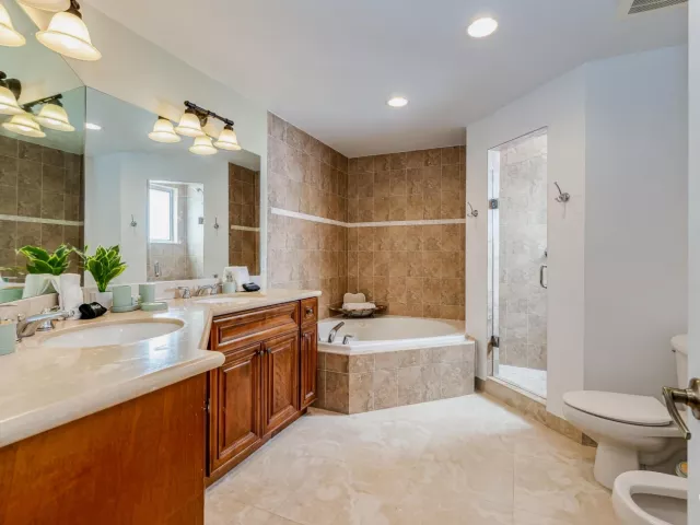 5-bedroom home for sale in Fort Lauderdale - 1721 SW 23rd Street 1721 - MondialRealty
