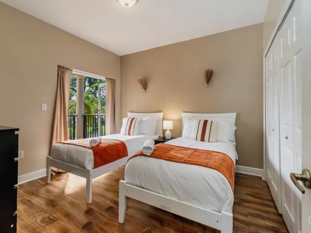 5-bedroom home for sale in Fort Lauderdale - 1721 SW 23rd Street 1721 - MondialRealty