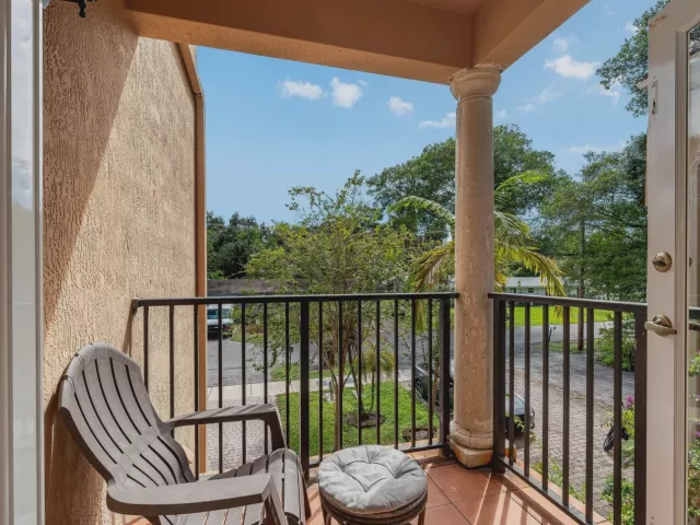 5-bedroom home for sale in Fort Lauderdale - 1721 SW 23rd Street 1721 - MondialRealty