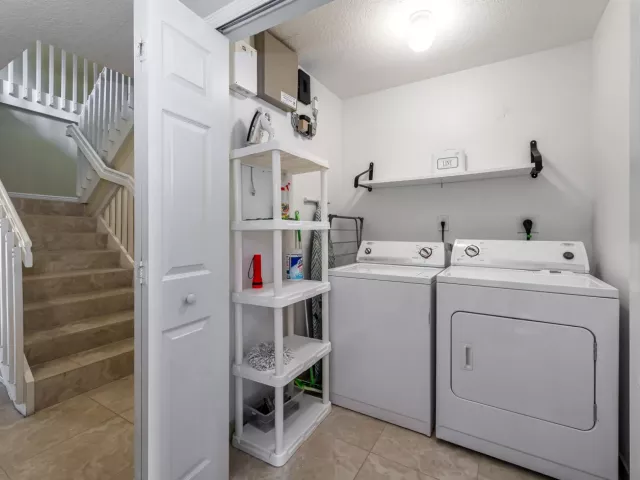 5-bedroom home for sale in Fort Lauderdale - 1721 SW 23rd Street 1721 - MondialRealty