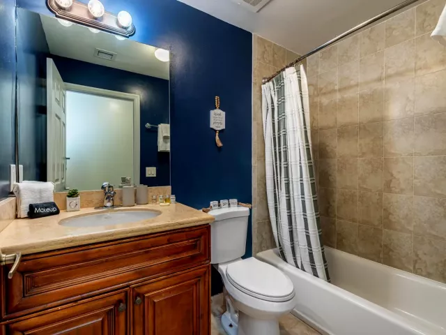 5-bedroom home for sale in Fort Lauderdale - 1721 SW 23rd Street 1721 - MondialRealty