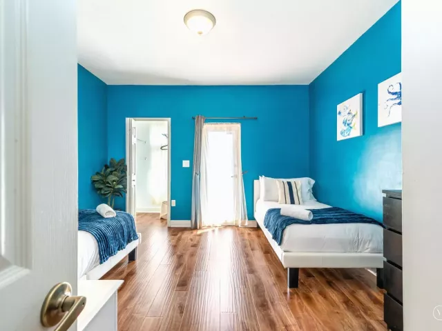 5-bedroom home for sale in Fort Lauderdale - 1721 SW 23rd Street 1721 - MondialRealty