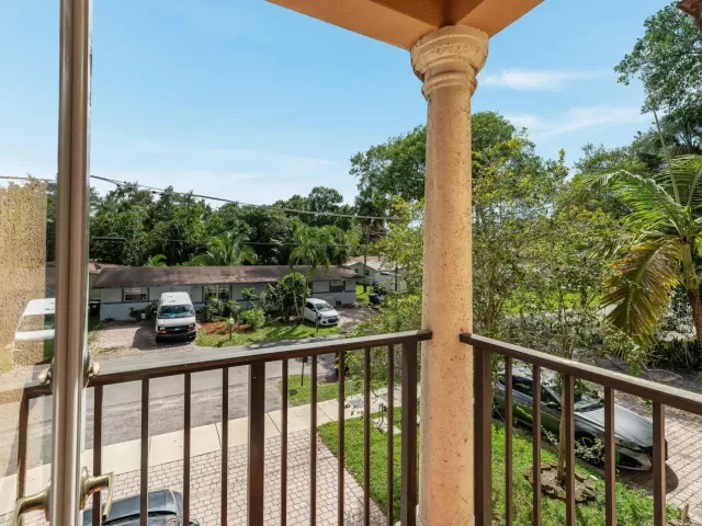 5-bedroom home for sale in Fort Lauderdale - 1721 SW 23rd Street 1721 - MondialRealty