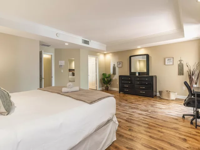 5-bedroom home for sale in Fort Lauderdale - 1721 SW 23rd Street 1721 - MondialRealty