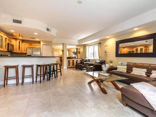 5-bedroom home for sale in Fort Lauderdale - 1721 SW 23rd Street 1721 - MondialRealty