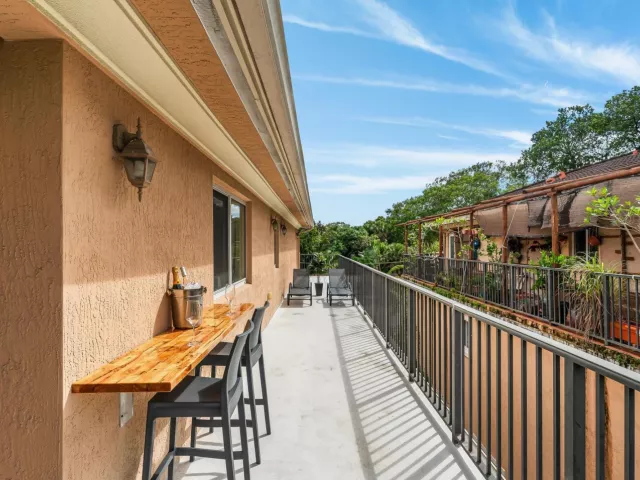 5-bedroom home for sale in Fort Lauderdale - 1721 SW 23rd Street 1721 - MondialRealty
