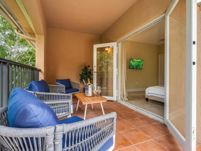 5-bedroom home for sale in Fort Lauderdale - 1721 SW 23rd Street 1721 - MondialRealty
