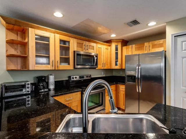 5-bedroom home for sale in Fort Lauderdale - 1721 SW 23rd Street 1721 - MondialRealty