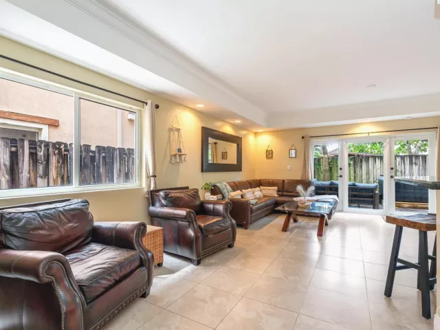 5-bedroom home for sale in Fort Lauderdale - 1721 SW 23rd Street 1721 - MondialRealty
