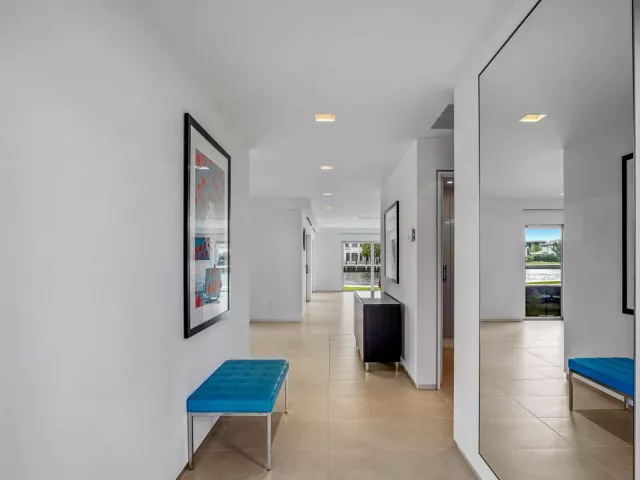 3-bedroom home for rent in Fort Lauderdale - 35 Castle Harbor Isle Drive - MondialRealty