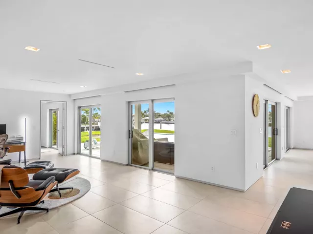 3-bedroom home for rent in Fort Lauderdale - 35 Castle Harbor Isle Drive - MondialRealty