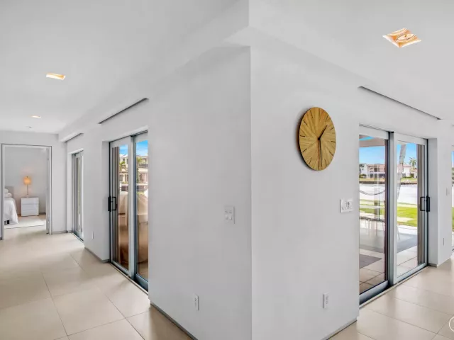3-bedroom home for rent in Fort Lauderdale - 35 Castle Harbor Isle Drive - MondialRealty