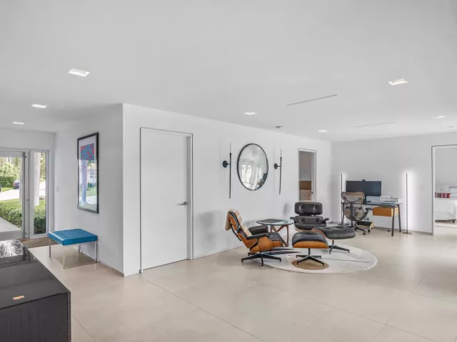 3-bedroom home for rent in Fort Lauderdale - 35 Castle Harbor Isle Drive - MondialRealty