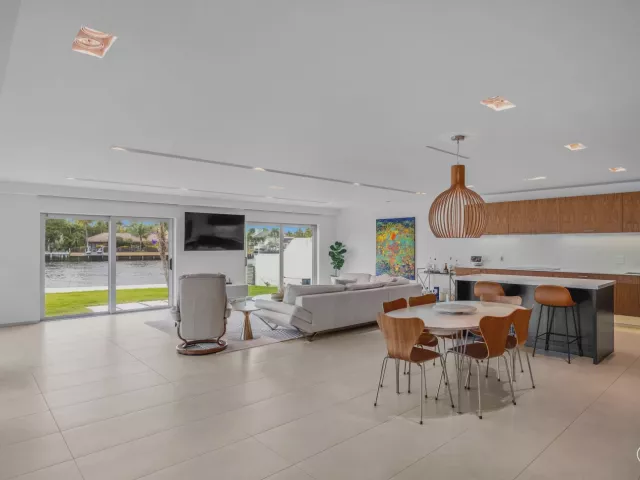 3-bedroom home for rent in Fort Lauderdale - 35 Castle Harbor Isle Drive - MondialRealty
