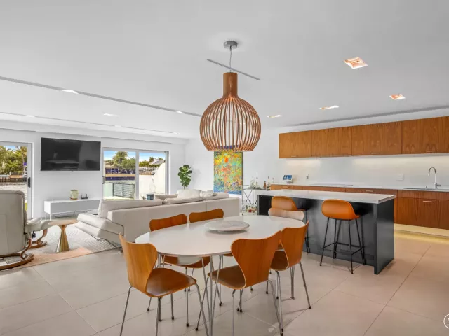 3-bedroom home for rent in Fort Lauderdale - 35 Castle Harbor Isle Drive - MondialRealty