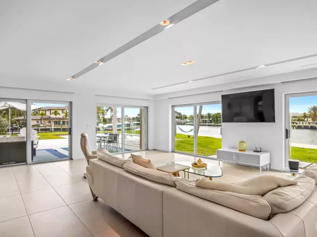 3-bedroom home for rent in Fort Lauderdale - 35 Castle Harbor Isle Drive - MondialRealty