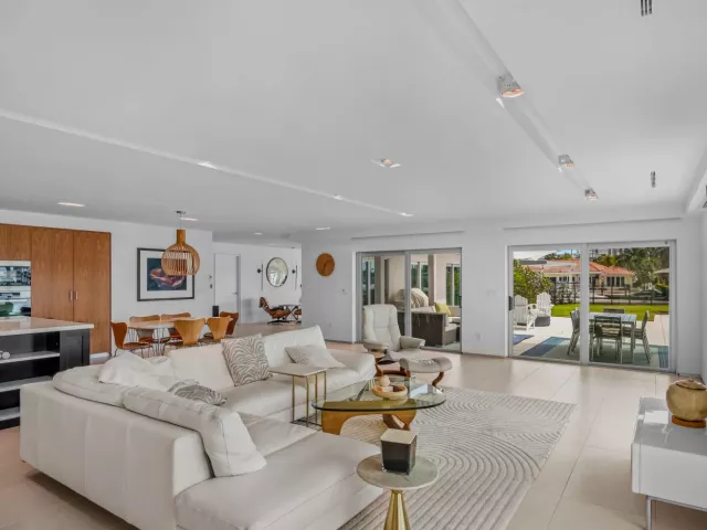 3-bedroom home for rent in Fort Lauderdale - 35 Castle Harbor Isle Drive - MondialRealty