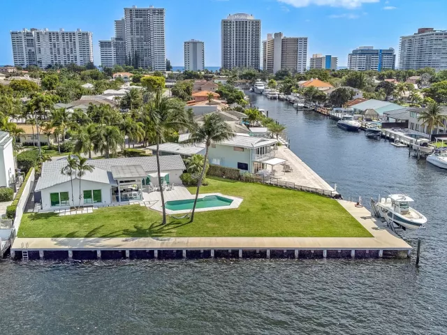 3-bedroom home for rent in Fort Lauderdale - 35 Castle Harbor Isle Drive - MondialRealty
