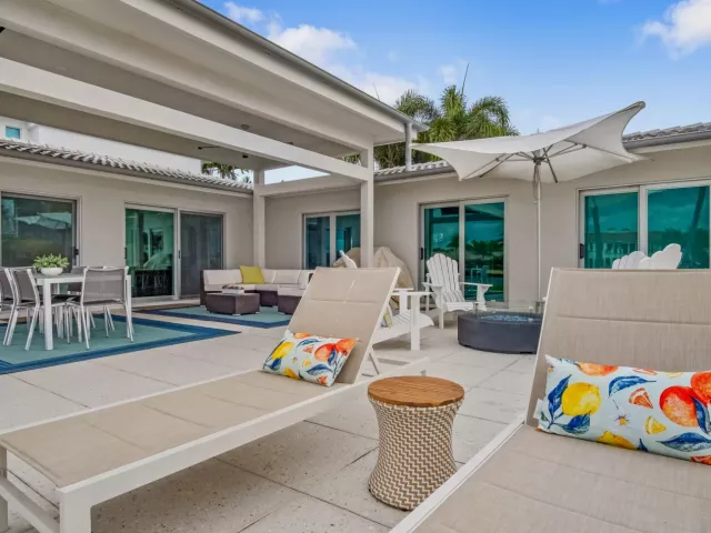 3-bedroom home for rent in Fort Lauderdale - 35 Castle Harbor Isle Drive - MondialRealty