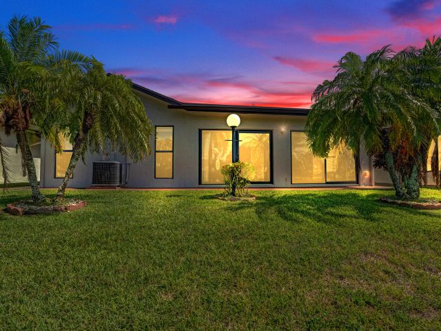 2-bedroom home for sale in Deerfield Beach - 2105 SW 17th Circle - MondialRealty