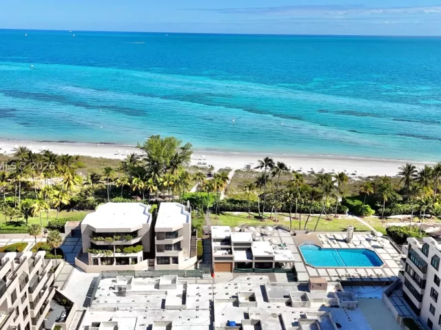 2-bedroom condo for rent in Key Biscayne - 151 Crandon Blvd 120 - MondialRealty