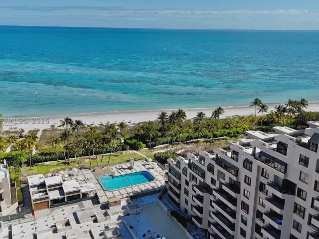 2-bedroom condo for rent in Key Biscayne - 151 Crandon Blvd 120 - MondialRealty